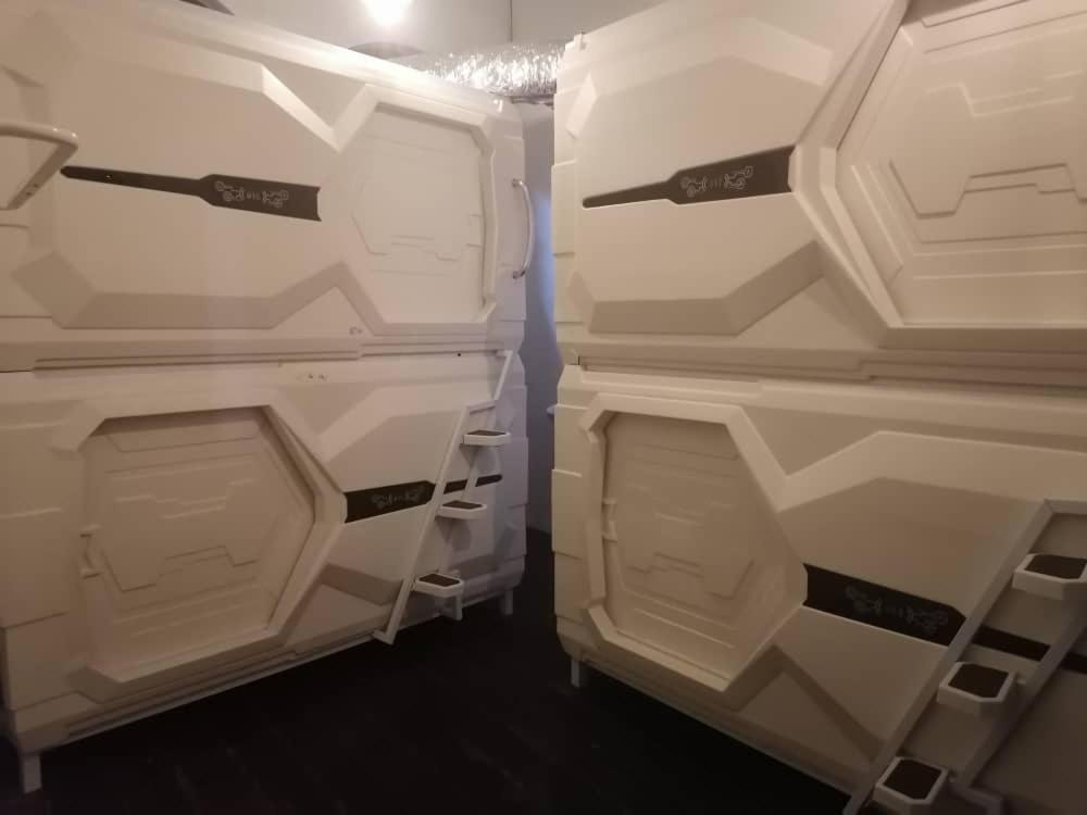Vspace Guesthouse Capsule & Cafe Malacca Ngoại thất bức ảnh