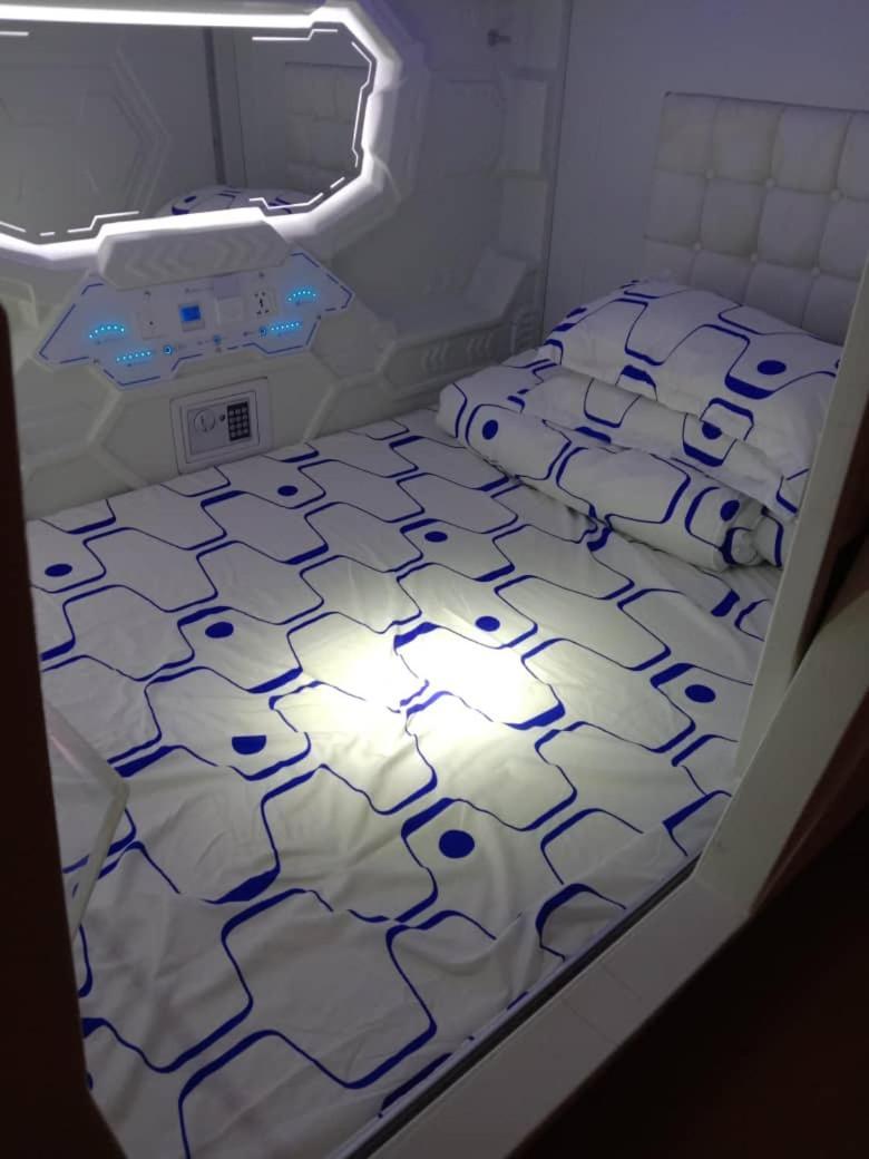 Vspace Guesthouse Capsule & Cafe Malacca Ngoại thất bức ảnh
