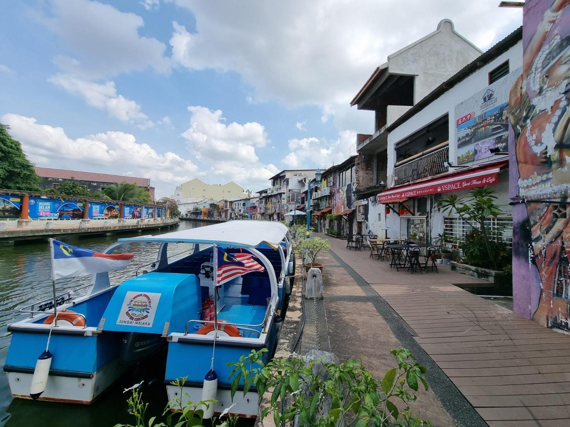 Vspace Guesthouse Capsule & Cafe Malacca Ngoại thất bức ảnh