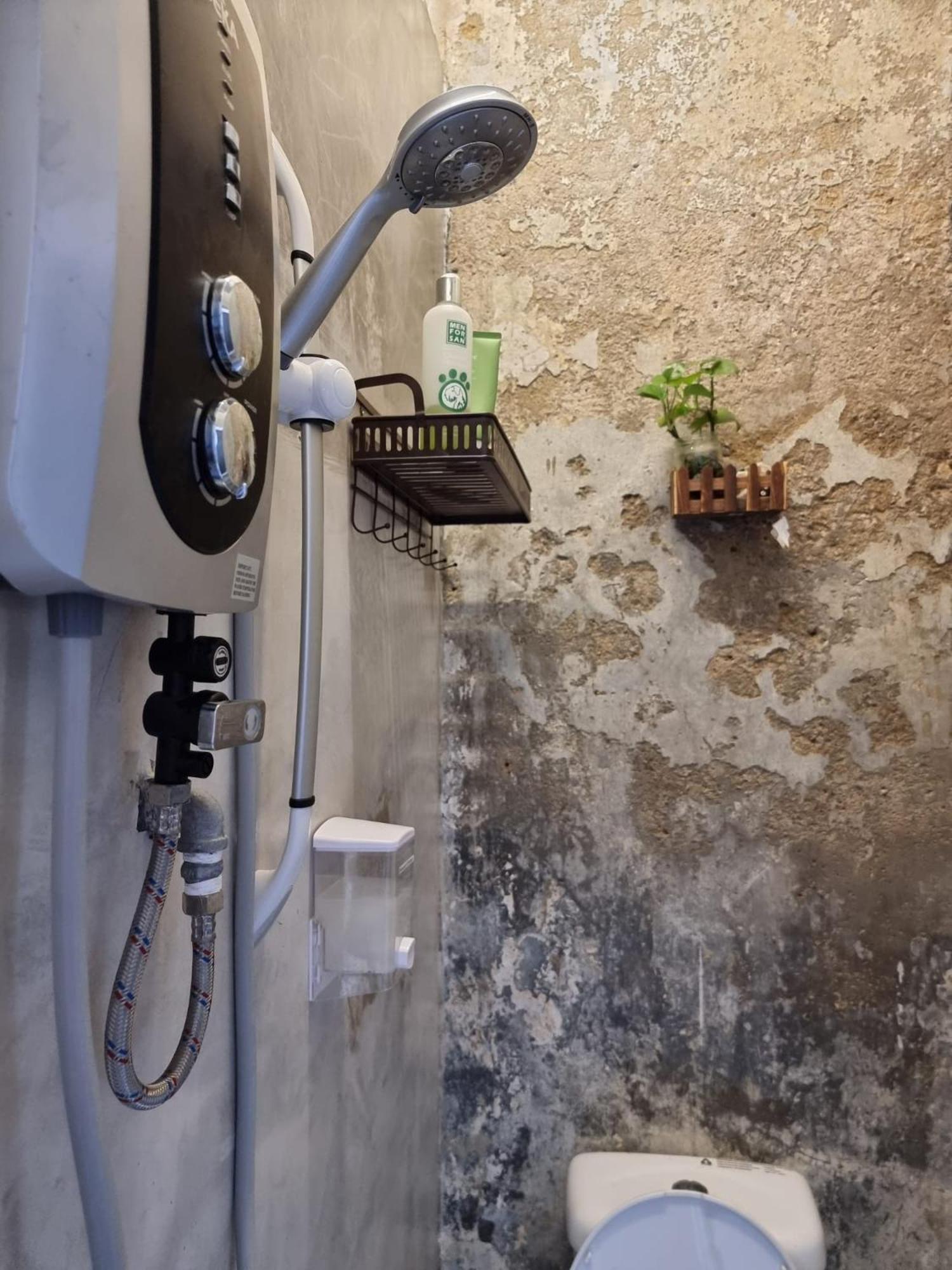 Vspace Guesthouse Capsule & Cafe Malacca Ngoại thất bức ảnh